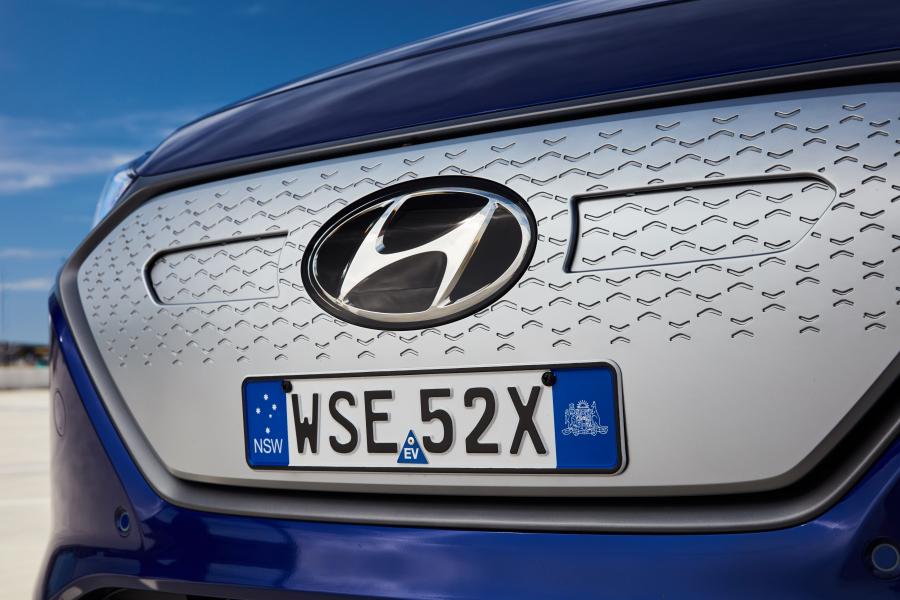 Логотип Hyundai IONIQ electric (AE) 2019 года  (AU) (фото 15 из 35)